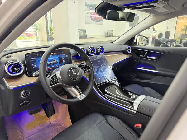 Mercedes Benz C class C200 Avantgarde Plus - 2025. Mua bán Ô tô tại Quận Ba Đình Hà Nội được đăng bởi Tuyết Nhung Mercedes hình 3