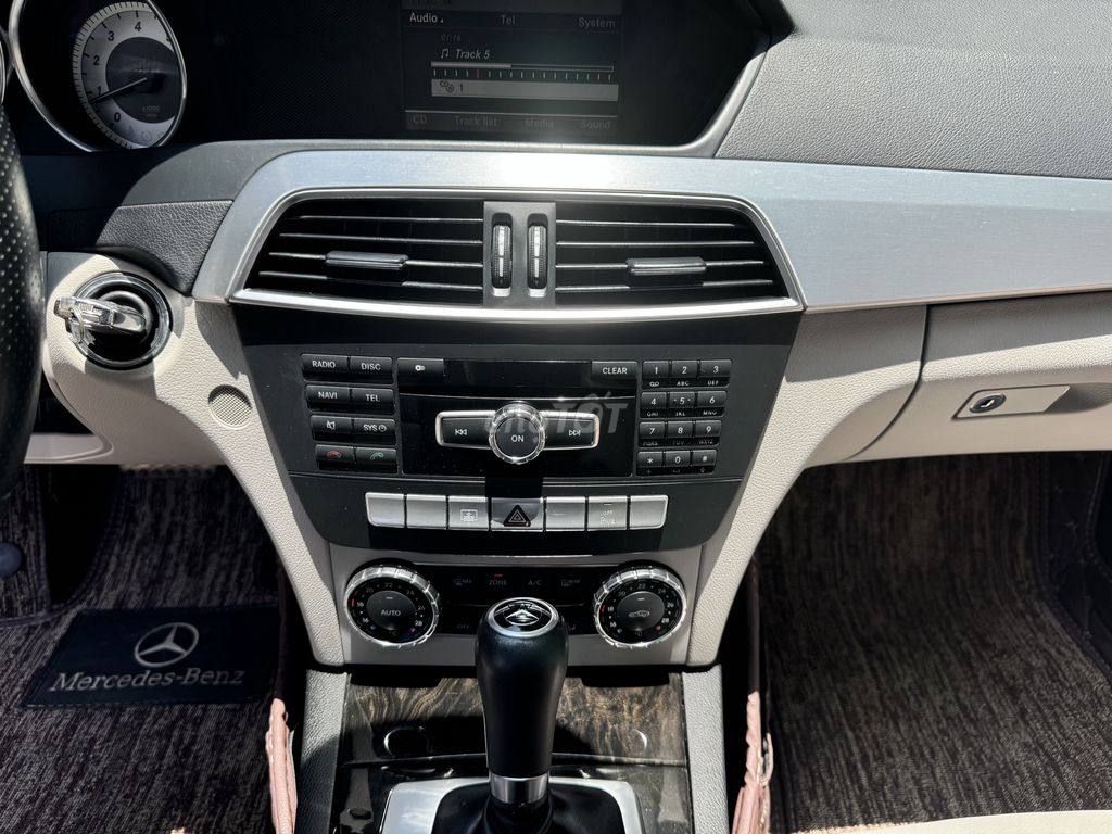 Mercedes Benz C Class 2012 C300 AMG siêu mới. Mua bán Ô tô tại Huyện Mỹ Đức Hà Nội được đăng bởi Mr. Đại mua bán ô tô hình 17