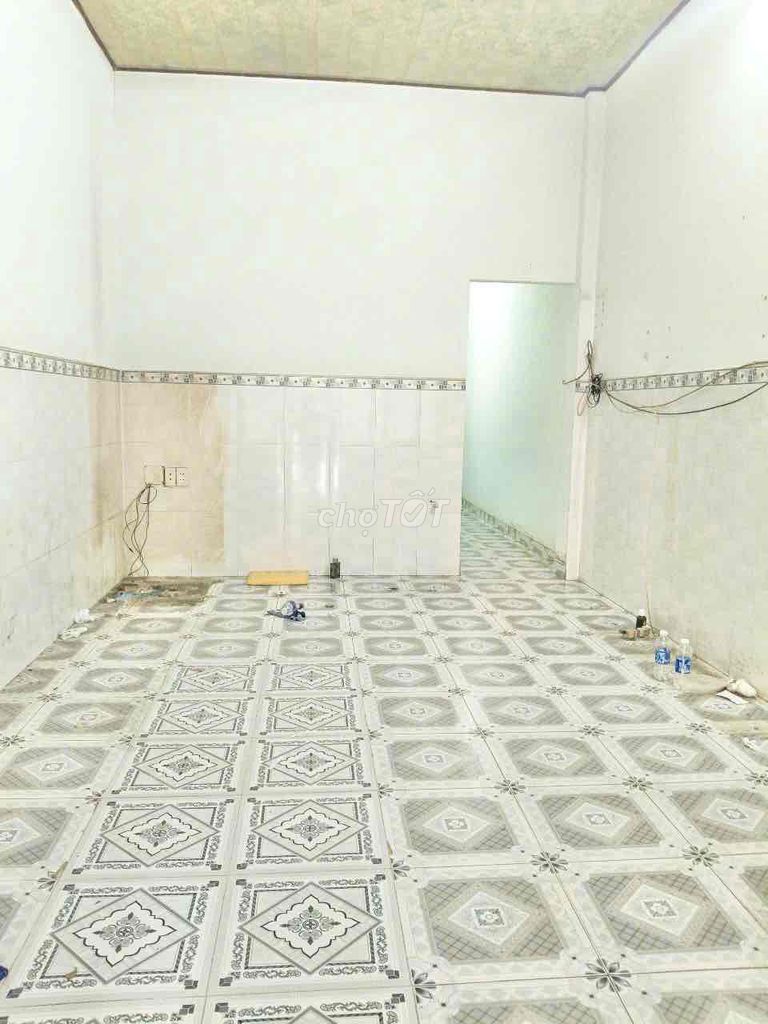 Nhà Cấp 4 (3,3x18m) 2PN 1WC. Đường 8m thông. Khu Họ Lê