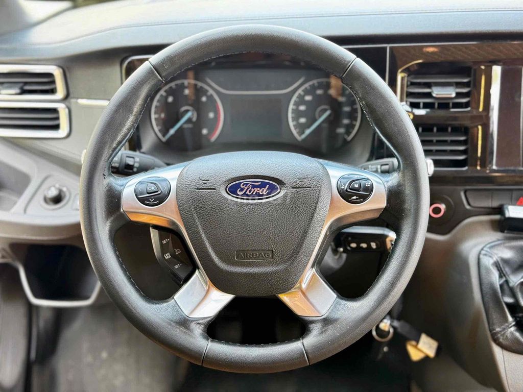 Ford Transit 2023 Tiêu chuẩn - 80000 km. Mua bán Ô tô tại Thành phố Thủ Đức Tp Hồ Chí Minh được đăng bởi Hà Yên hình 8