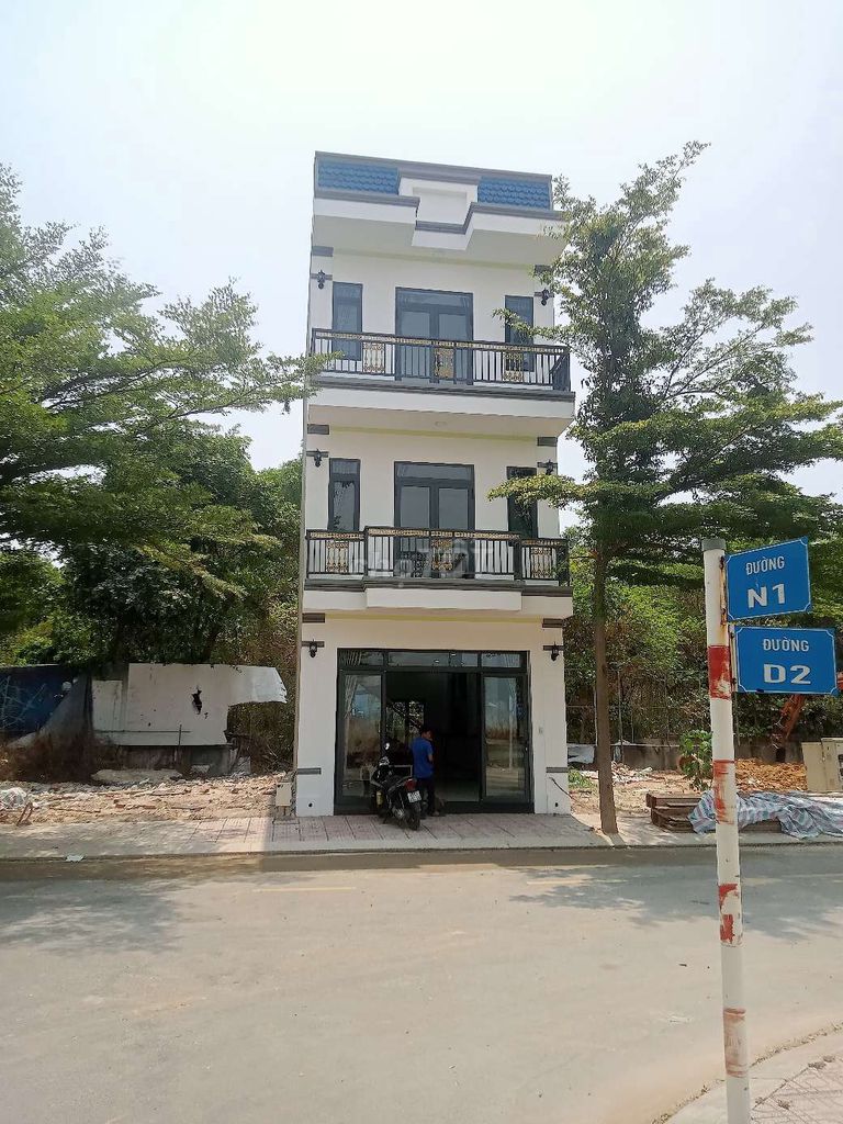 Bán nhà trệt 2 lầu sổ hoàn công gần TTTM AEON Thuận An Bình Dương