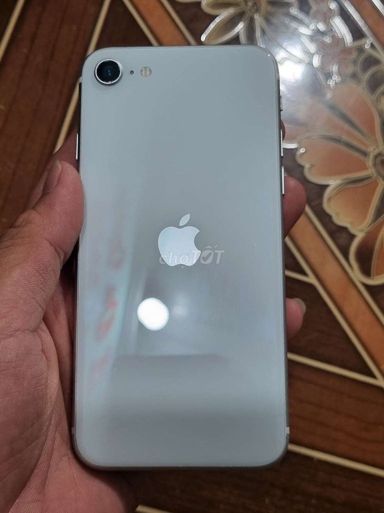 iPhone SE 2020 Trắng dính iCloud xác đẹp còn vân. Mua bán Điện thoại tại Thành phố Thủ Dầu Một Bình Dương được đăng bởi LTK hình 1