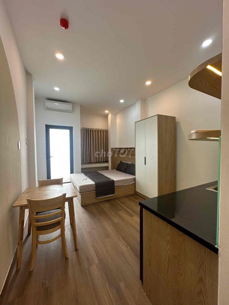NGUYỄN THỊ MINH KHAI Q1 giá rẻ full nội thất an ninh ban công thoáng
