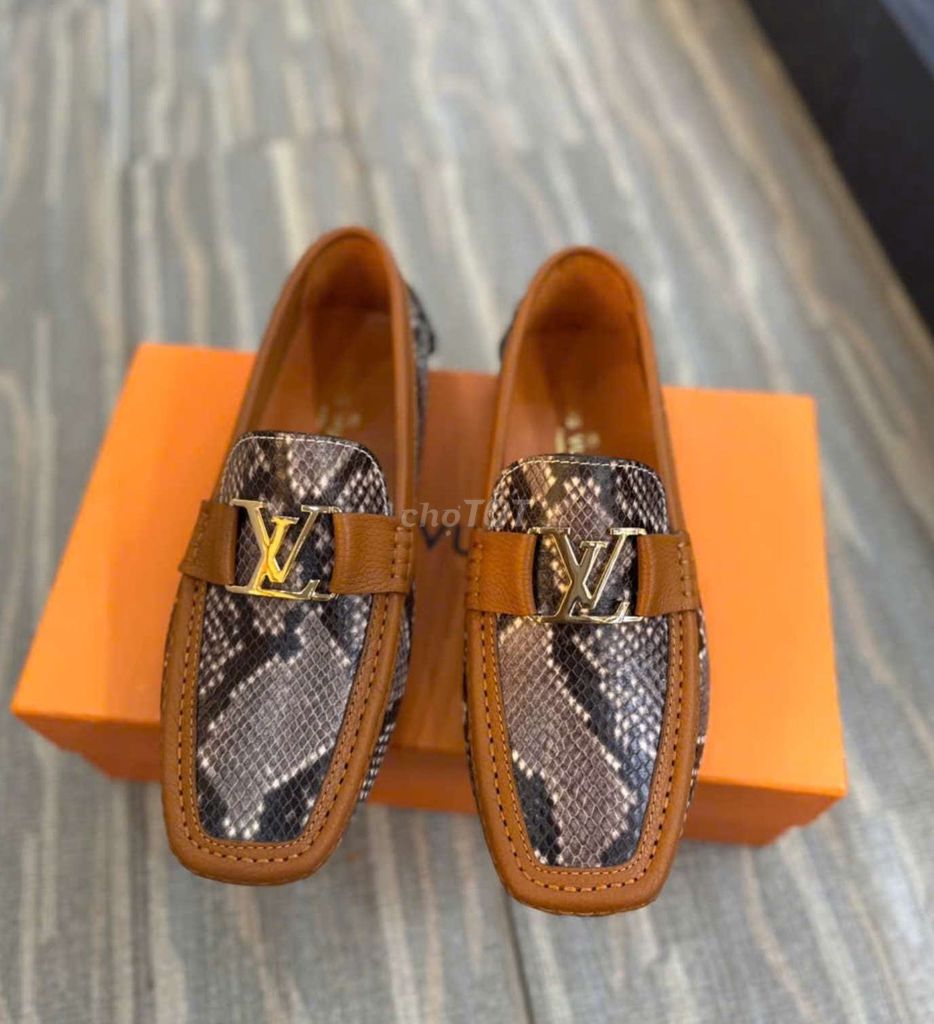 Giầy LV đỉnh cao .. Mua bán Giày dép tại Quận Gò Vấp Tp Hồ Chí Minh được đăng bởi Anh Ba  Hàng hiệu tuyển Chuyên bán Online uy tín hình 1