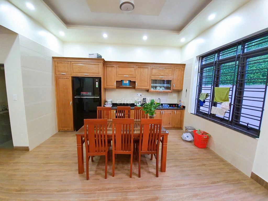 Cho thuê nhà phố Văn Cao, DT: 80m2, 7 ngủ khép kín.