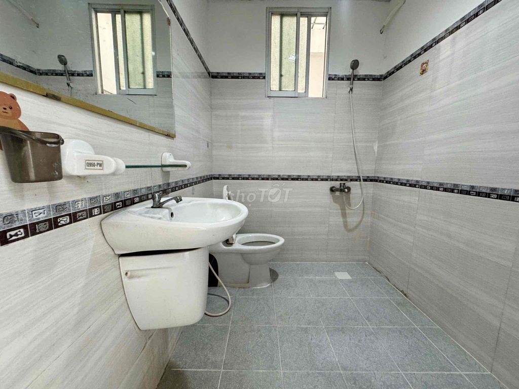 cho thuê phòng rộng full nội thất ,thang máy sạch sẽ