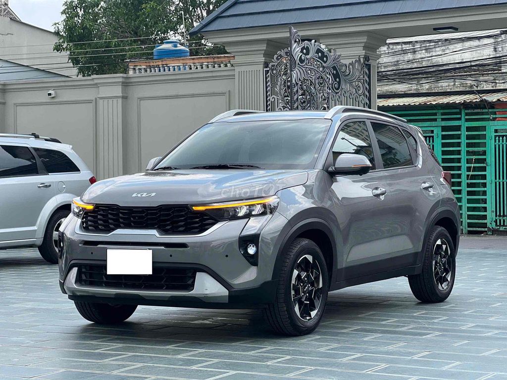 Kia Sonet Luxury 2024 Серый 17 тыс. км