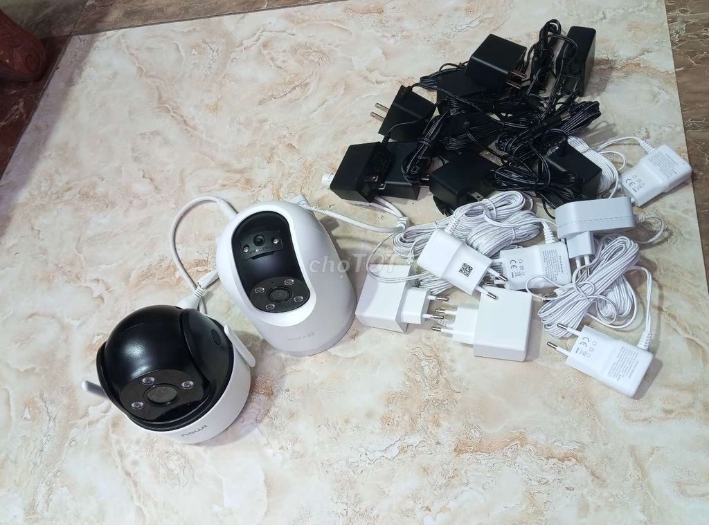 560k/Cam 3mp Wifi Ezviz H8C Pro Mới 99.99%. Mua bán Máy ảnh, Máy quay tại Quận Nam Từ Liêm Hà Nội được đăng bởi Anh Thanh hình 1