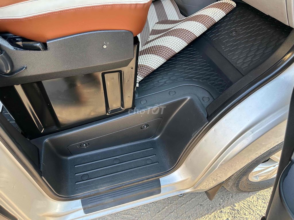 Em bán Hyundai Solati 2017 Du lịch nòi màu bạc. Mua bán Phương tiện khác tại Quận Bình Tân Tp Hồ Chí Minh được đăng bởi Xe Hồng Minh hình 7