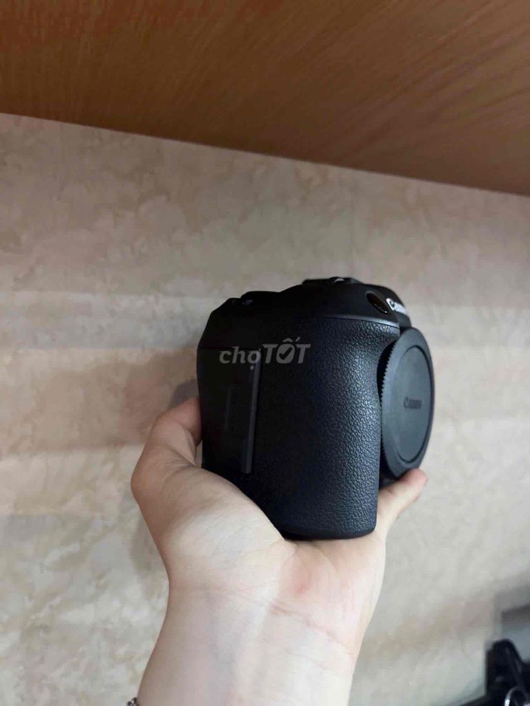 Máy ảnh Canon R6 Mark II Đen đã qua sử dụng. Mua bán Máy ảnh, Máy quay tại Quận Ninh Kiều Cần Thơ được đăng bởi Trương Kiều Trinh hình 1