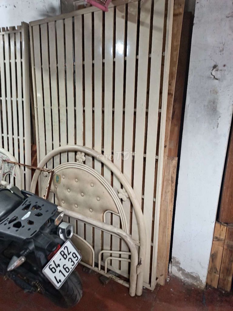 Giường sắt Sắt Kem 1m4 x 2m. Mua bán Giường, chăn ga gối nệm tại Quận Bình Thạnh Tp Hồ Chí Minh được đăng bởi Hàng thanh lý  hình 1
