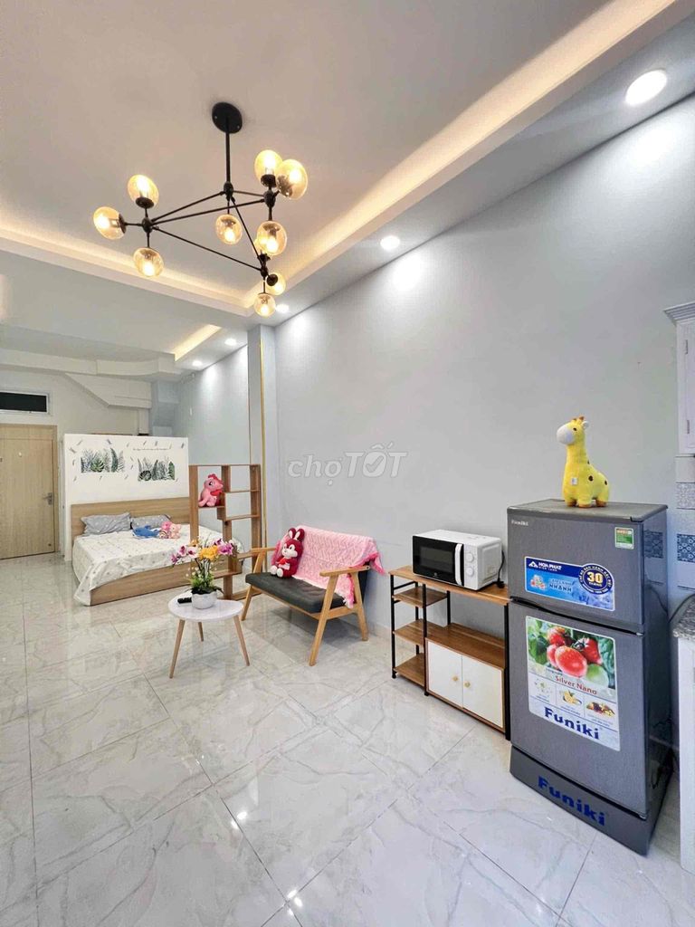 STUDIO 30m2 BAN CÔNG NGAY GẦN NGÃ TƯ HÀNG XANH