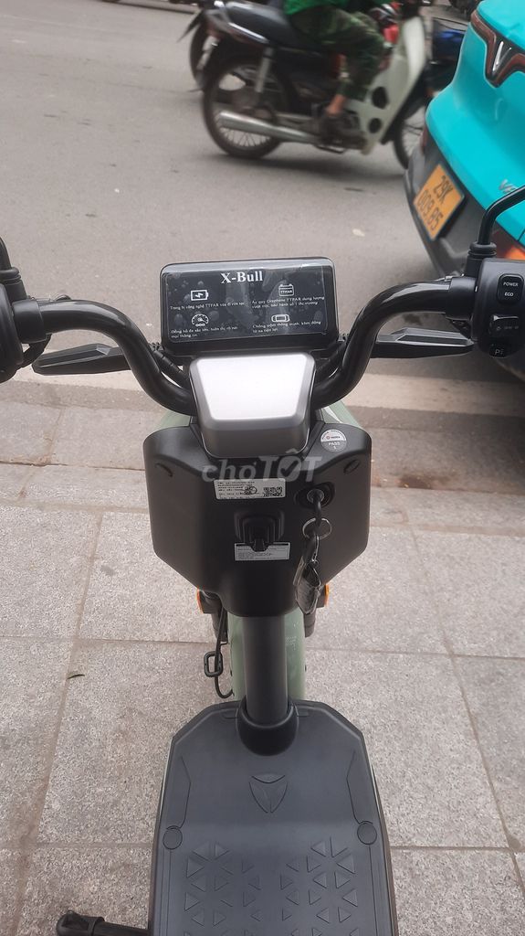 Xe máy điện Yadea XBull Xám. Mua bán Xe điện tại Quận Hai Bà Trưng Hà Nội được đăng bởi Xe Điện OKXE hình 3