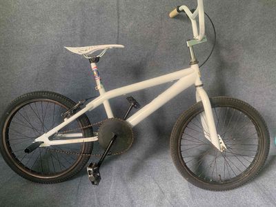 Xe đạp Bmx Asama Hiphop GT1 màu trắng