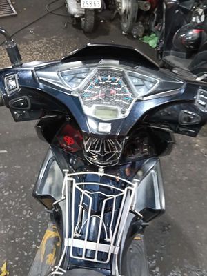 Xe nhãn hiệu Honda là xe tay ga màu đen