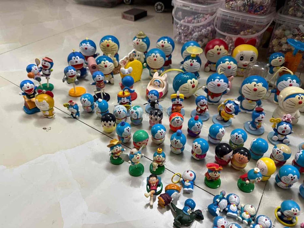 150 tượng doraemon lớn nhỏ