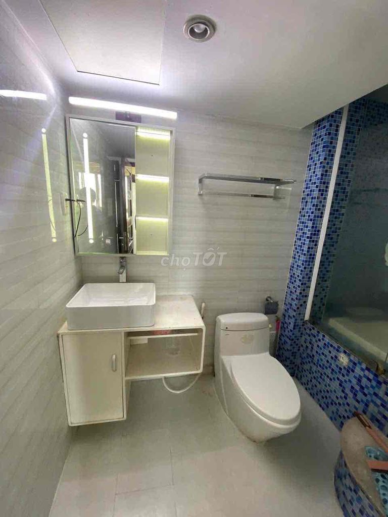 Аренда · 3 комн. · 132 м² · Quận 5, ул. Hồng Bàng
