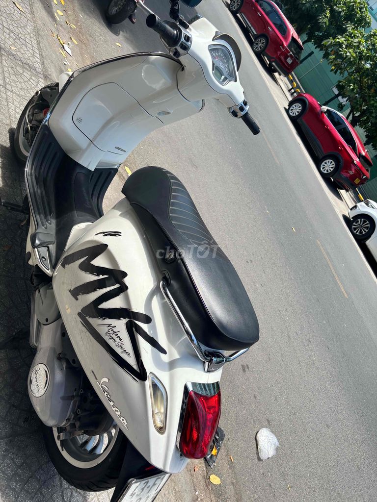 Vespa sprint trắng đen chính chủ. Mua bán Xe máy tại Quận Thanh Khê Đà Nẵng được đăng bởi Uyen hình 6