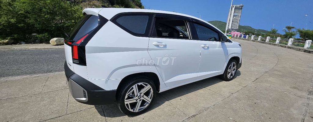 Hyundai Stargazer, 7 мест, белый, 5719 км