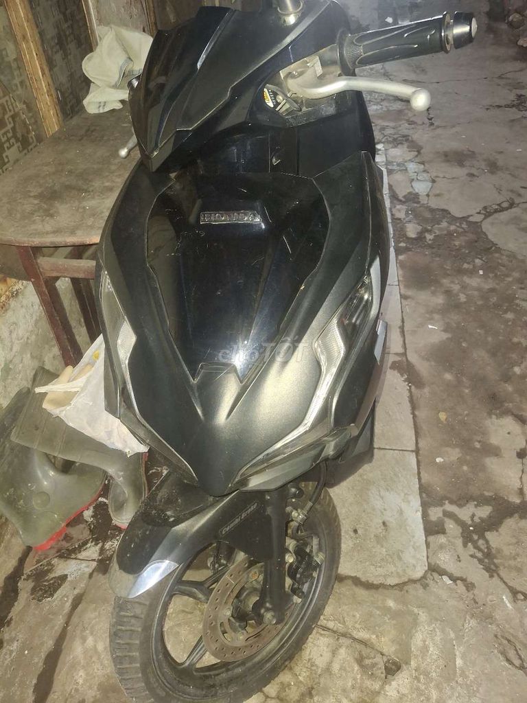 Honda Air Blade 125 2024 черный с золотым