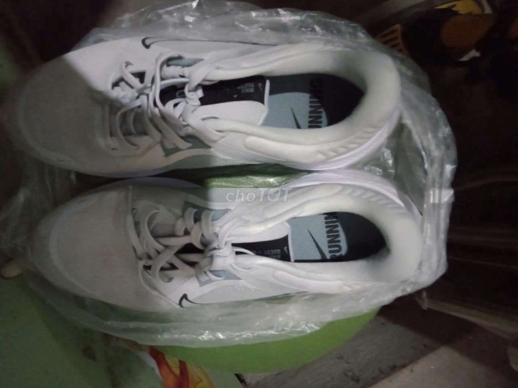 Giày thể thao Nike Trắng size 41 Mỹ. Mua bán Giày dép tại Huyện Thanh Trì Hà Nội được đăng bởi Tú hình 1