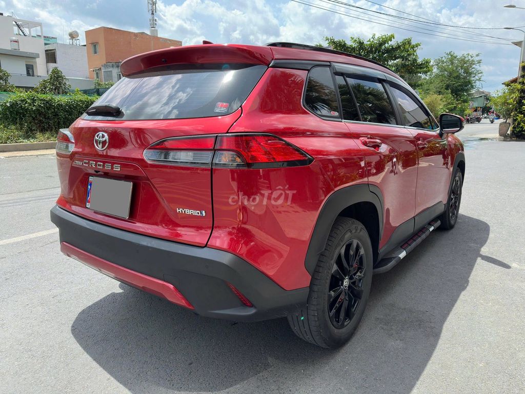 Toyota Corolla Cross 2023 автомат, красный