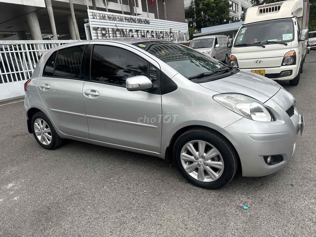 Toyota Yaris 2011 photo 3