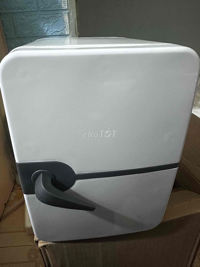 Tủ lạnh mini 6L Trắng. Mua bán Tủ lạnh tại Quận 12 Tp Hồ Chí Minh được đăng bởi Th Thao hình 1