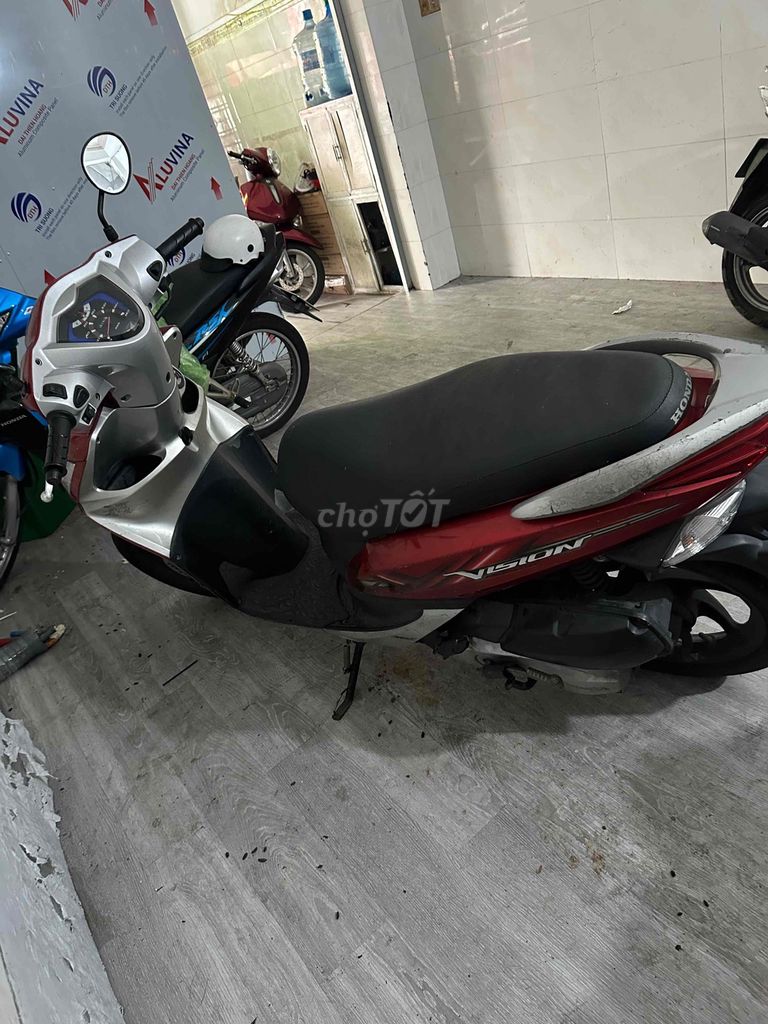 Мопед Honda Vision 2011 г., красный