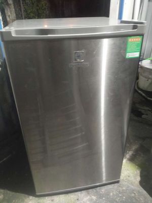 Tủ lạnh Electrolux 92L. Mua bán Tủ lạnh tại Huyện Củ Chi Tp Hồ Chí Minh được đăng bởi Trần Tài 