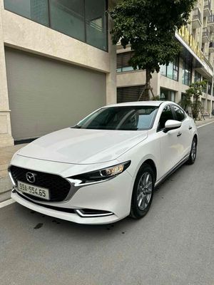 Cần bán Mazda 3 trắng 2022 Luxury 1 chủ từ đầu