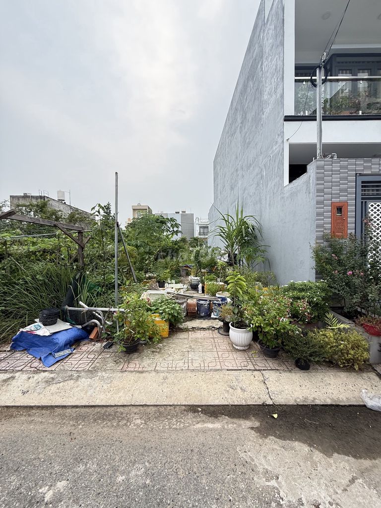 Đất sổ riêng 85m2  trục đường Nguyễn Duy Trinh, phường Phú Hữu 4 tỷ 6