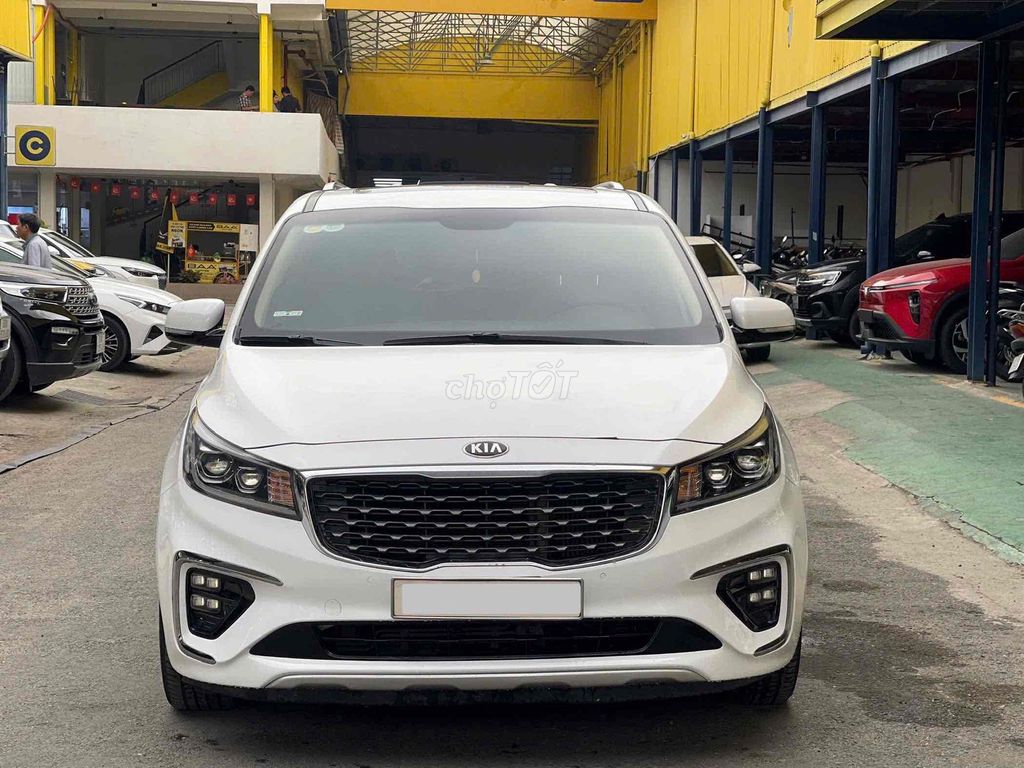 Kia Sedona белая 7 мест