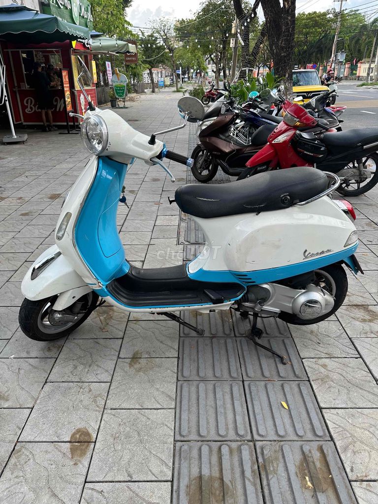 Piaggio Vespa LX 125 белый, синий