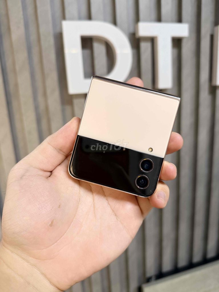 Samsung ZFlip4 VN 128GB Vàng kem Likenew 98%. Mua bán Điện thoại tại Quận Bình Thạnh Tp Hồ Chí Minh được đăng bởi Đạt Mobi hình 1