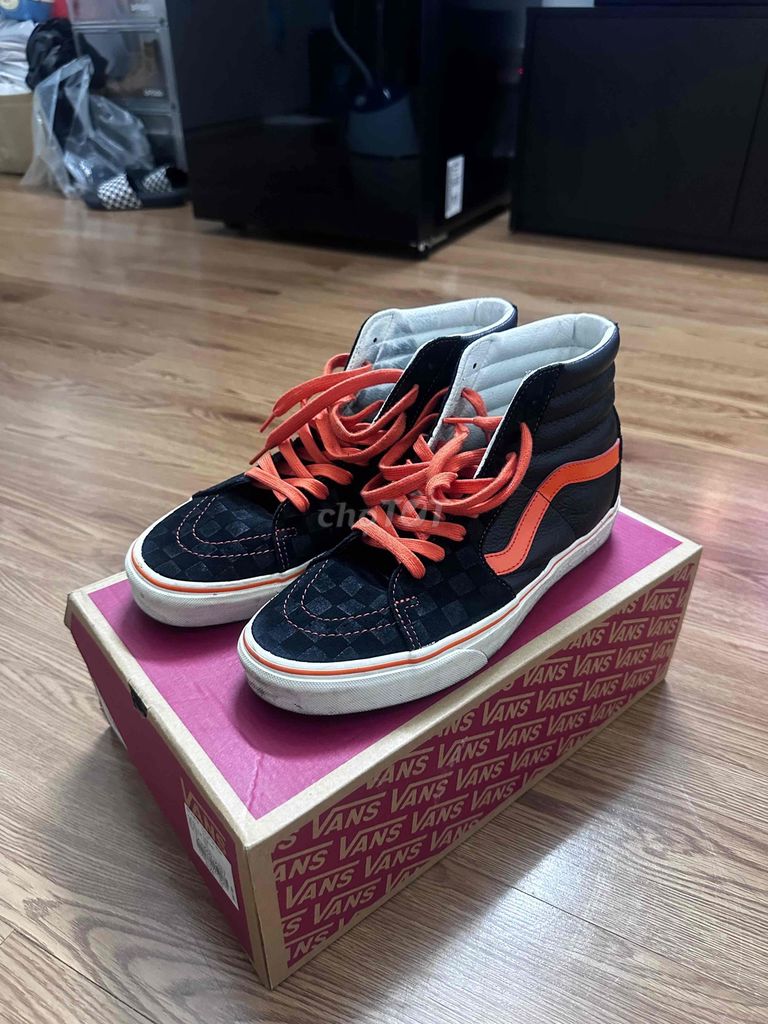 Giày cao cổ Vans Đen cam size 43. Mua bán Giày dép tại Quận 7 Tp Hồ Chí Minh được đăng bởi Eric hình 1