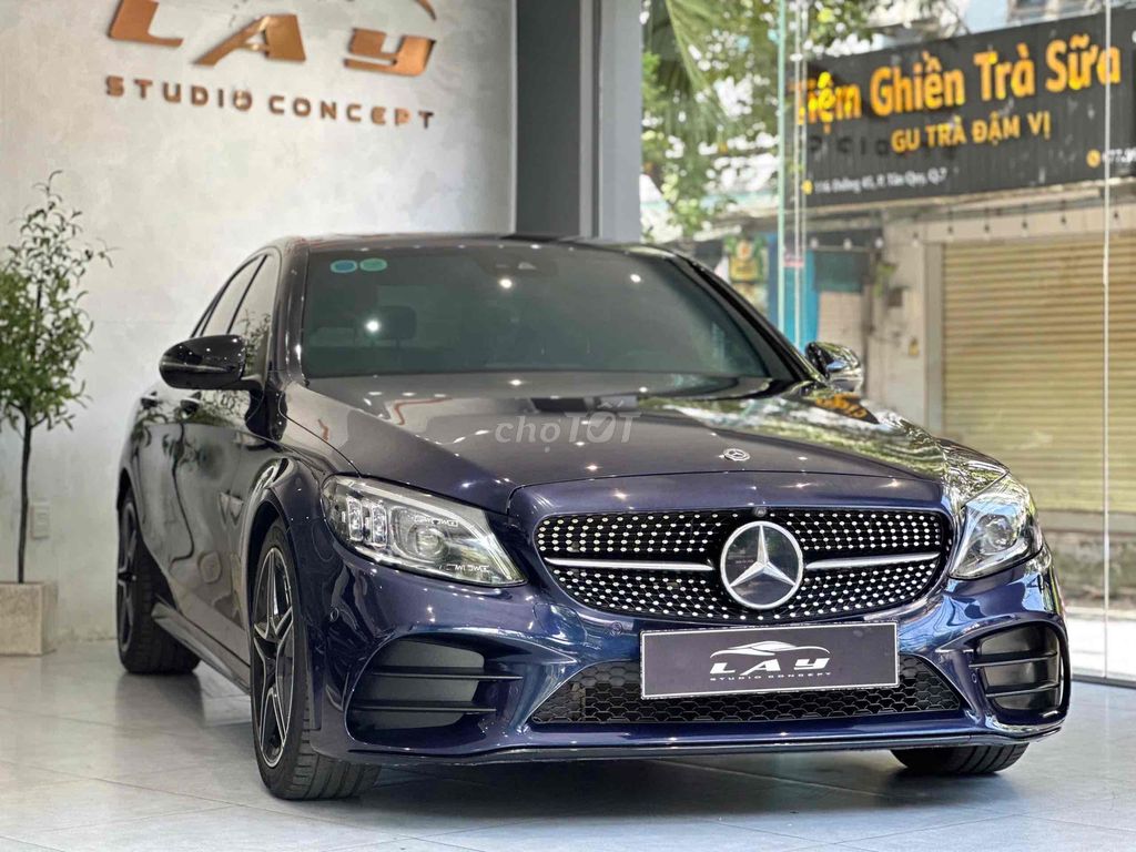 Mercedes Benz 2019 C 300 AMG Xanh Nội Thất Nâu