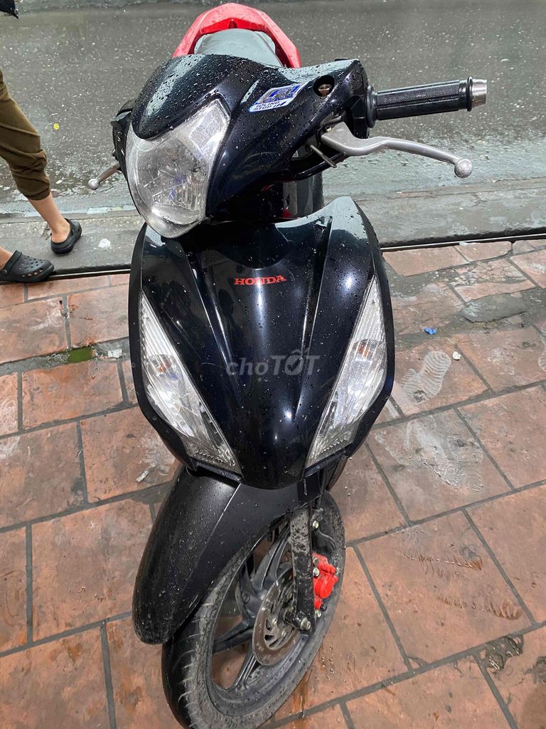 khách gần nhà nhờ đăng bán hộ xe vision 2015. Mua bán Xe máy tại Quận Tây Hồ Hà Nội được đăng bởi Anh Minh hình 1