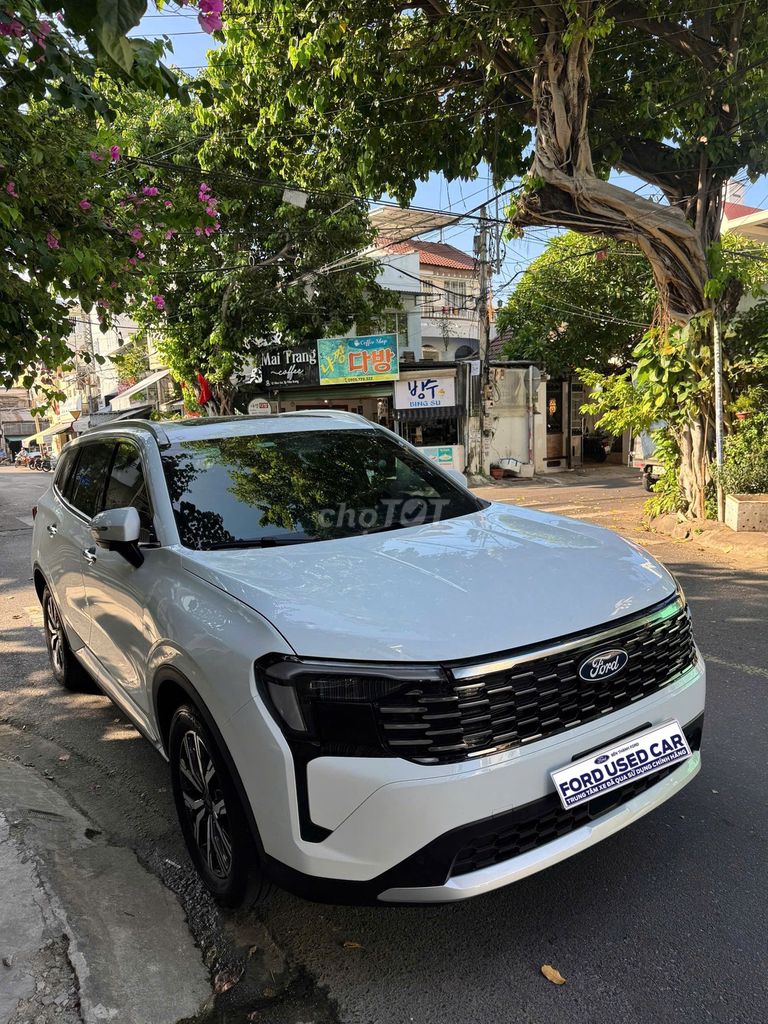 Белые скольжения Ford Territory Titanium 2025 года протяженностью 5000 км