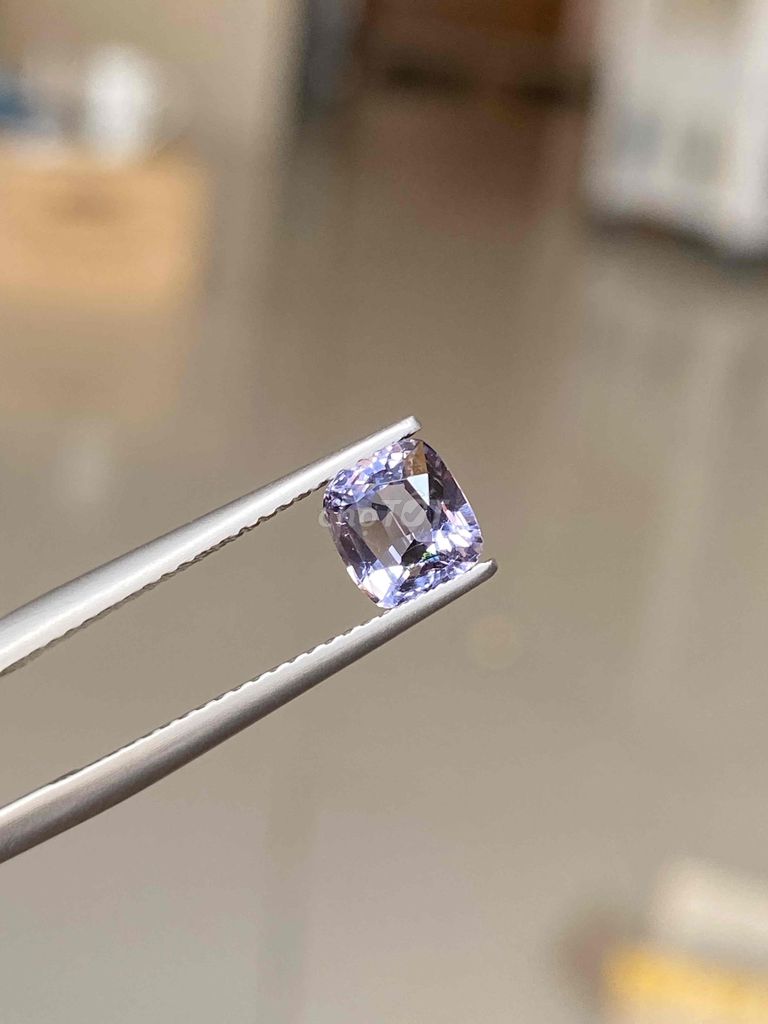 Spinel màu xám ghi