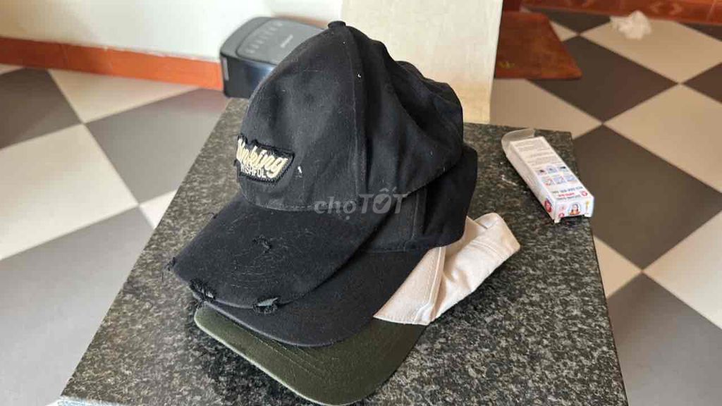 Mũ lưỡi trai Đen Trắng Xanh rêu 100k 3 cái. Mua bán Phụ kiện thời trang khác tại Huyện Hải Hậu Nam Định được đăng bởi Ray PC hình 1