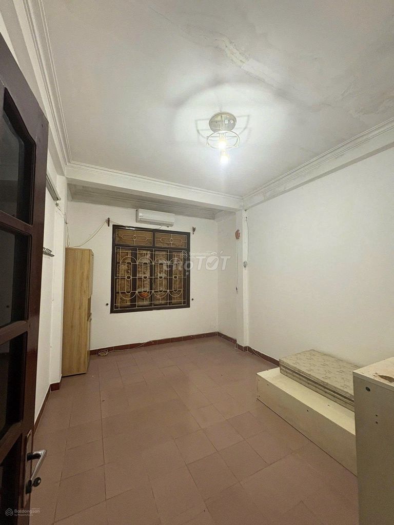Cho thuê nhà Nguyễn Chí Thanh 40m² x 4 tầng, 4PN, ngõ ô tô, chỉ 14.5tr