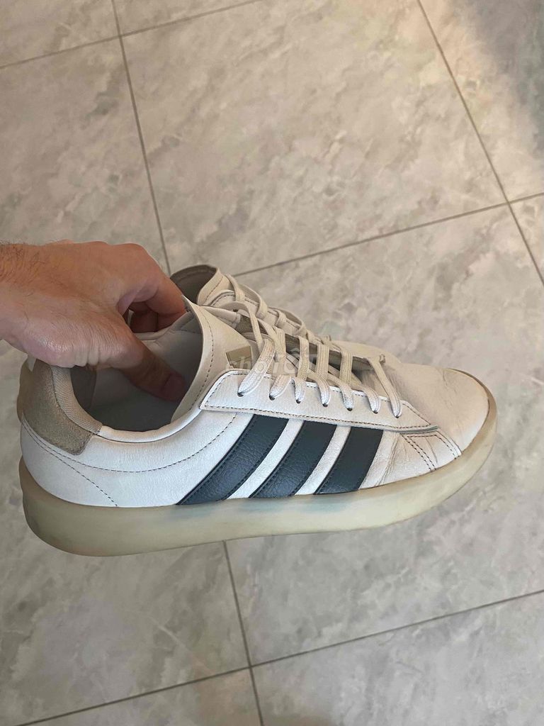 Giày sneaker Adidas nam trắng 42.5. Mua bán Giày dép tại Thành phố Thủ Đức Tp Hồ Chí Minh được đăng bởi Emili S. Taixés hình 1
