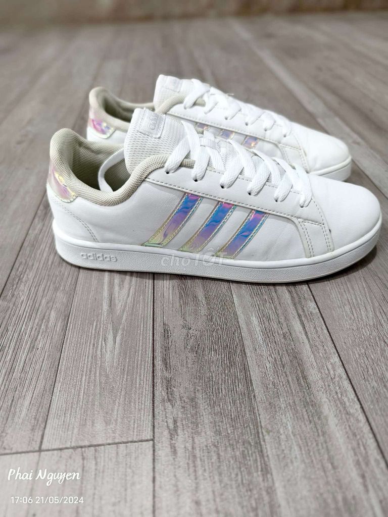 Adidas Grand Court
Made in Indonesia
Size 39 1/3