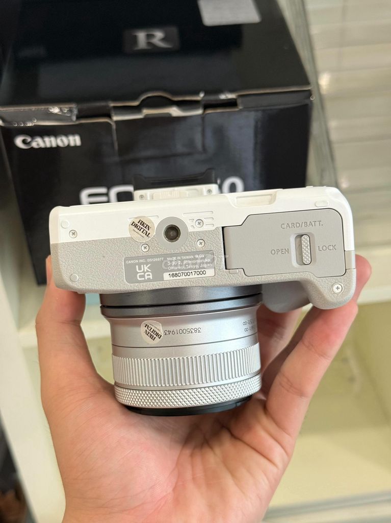 Máy ảnh Canon EOS R50 Trắng. Mua bán Máy ảnh, Máy quay tại Quận 7 Tp Hồ Chí Minh được đăng bởi Nguyễn Thị Kiều Chinh hình 1