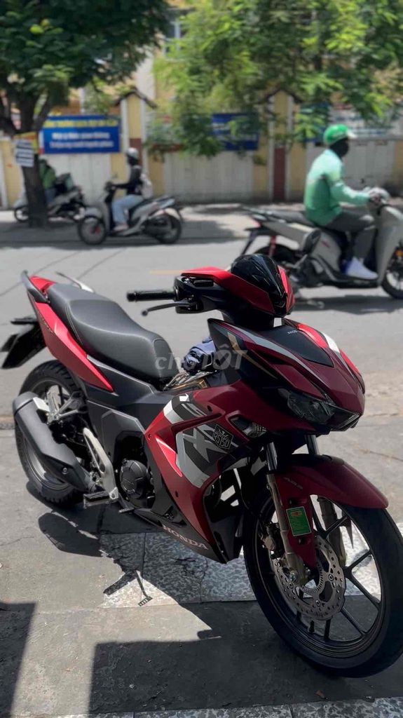 Хонда Виннер X v4 2025 5,500 км красная