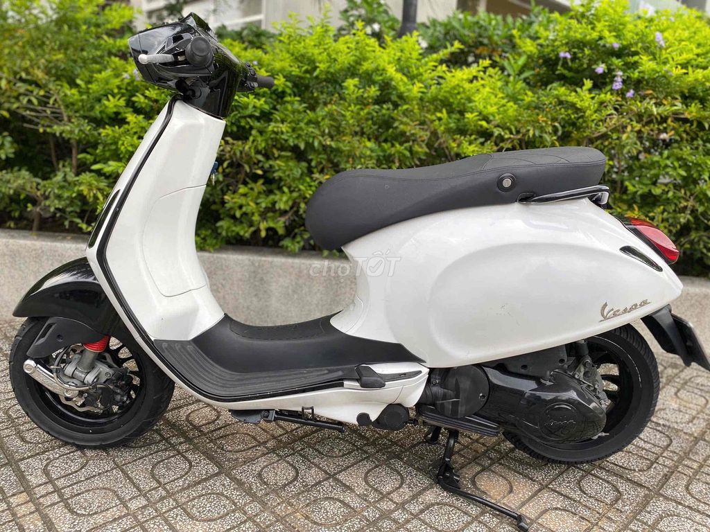 Vespa Sprint 125 3Vie 2015 Trắng đen Sporty BSTP. Mua bán Xe máy tại Thành phố Thủ Đức Tp Hồ Chí Minh được đăng bởi Xe Máy Sơn Thủ Đức hình 4