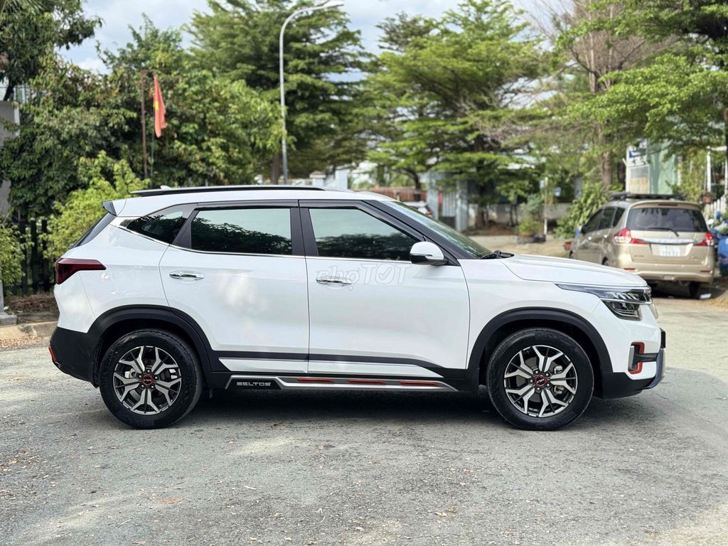 Kia Seltos 2024 Premium 1.6 AT - 9000 km. Mua bán Ô tô tại Quận 12 Tp Hồ Chí Minh được đăng bởi Mr Đức hình 3
