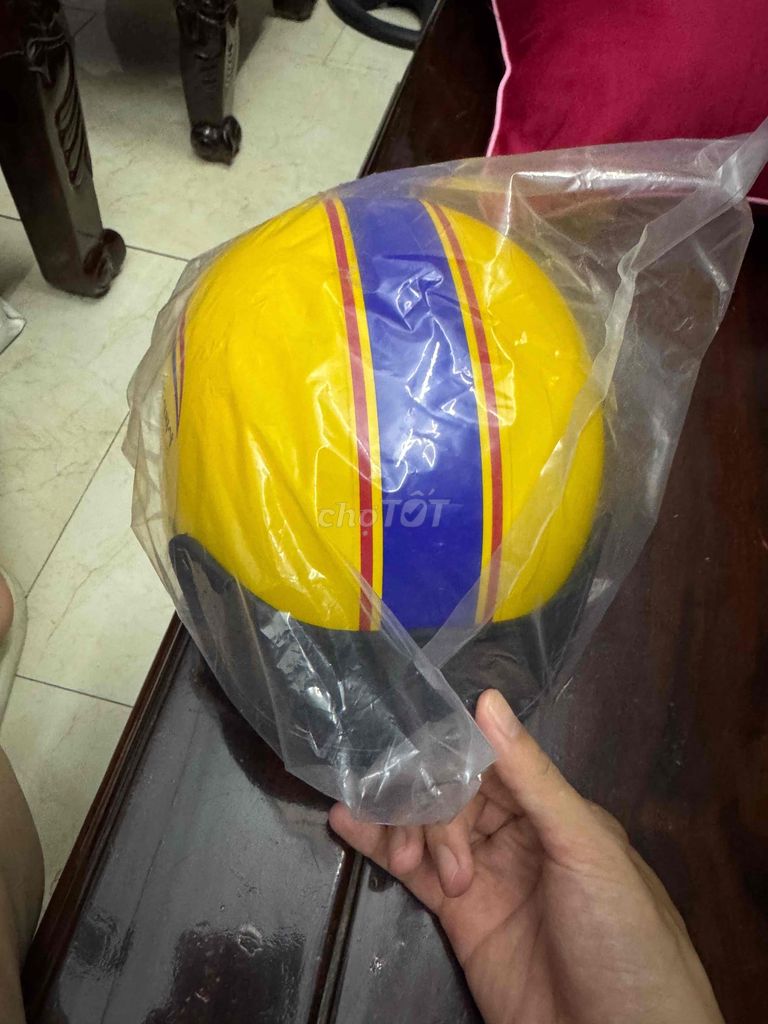 Bình giữ nhiệt Thép và mũ bảo hiểm mới tinh. Mua bán Dụng cụ nhà bếp tại Quận Ba Đình Hà Nội được đăng bởi Đoàn Dương hình 1