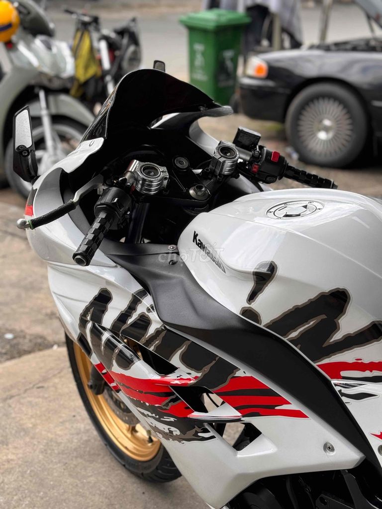 Cần bán Kawasaki Ninja 250 2 Máy Biển 83 9 chủ. Mua bán Xe máy tại Quận Bình Tân Tp Hồ Chí Minh được đăng bởi Việt Motor Bình Tân hình 6